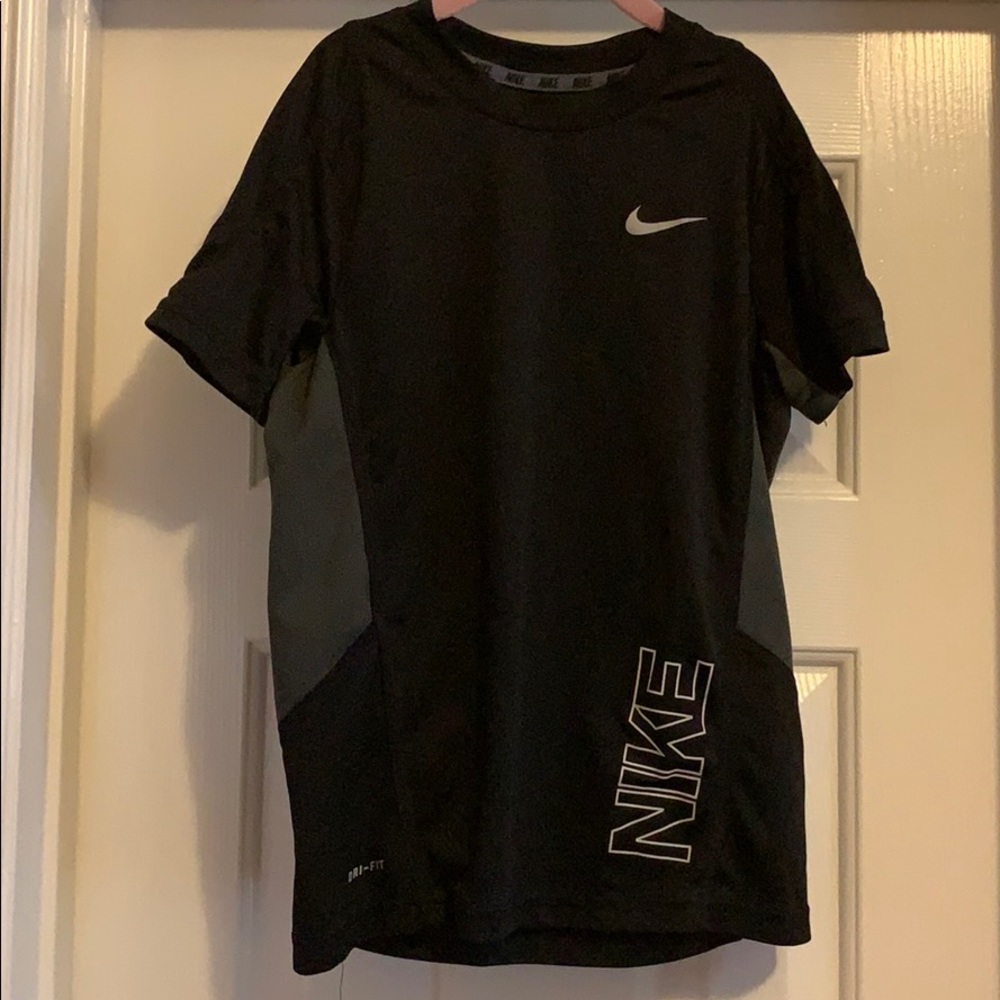 Girl’s Nike Dri-Fit T-shirt, Size S